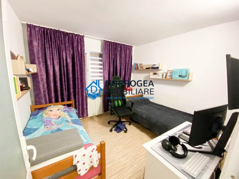 23 August, renovat, mobilat, AC