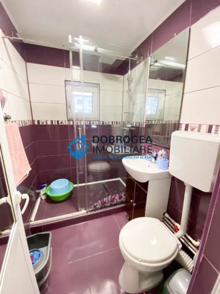 23 August, renovat, mobilat, AC