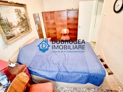 23 August, 2 camere, 52 mp