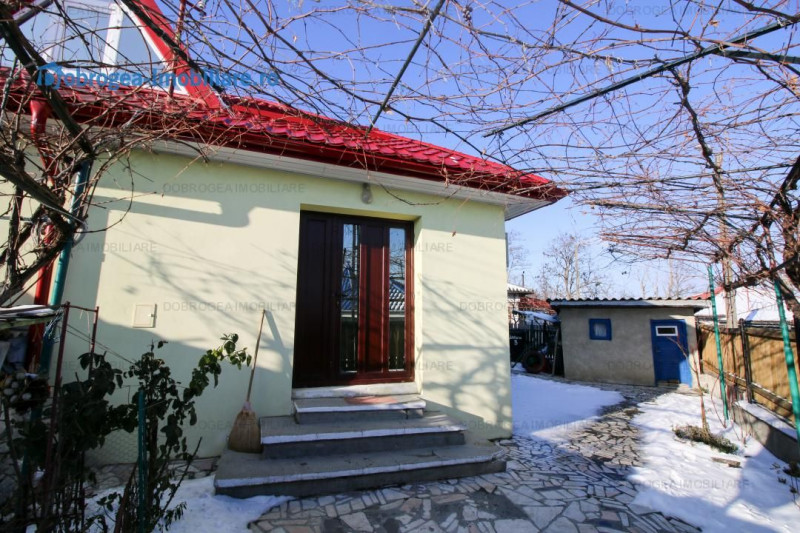 Alexandru cel Bun, casa renovata recent, izolata termic