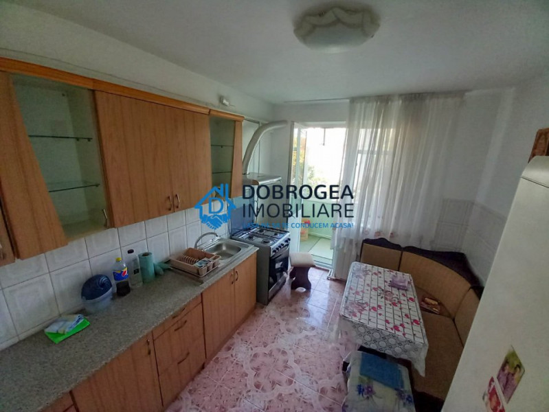 Zona Vest, apartament cu 3 camere, decomandat