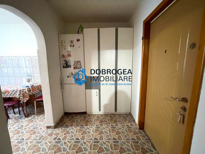 Zona Vest, apartament 2 camere, semidecomandat