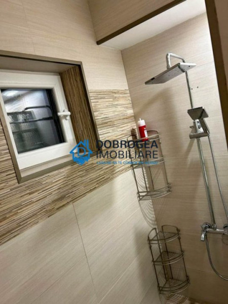 Zona E3, 3 camere, decomandat
