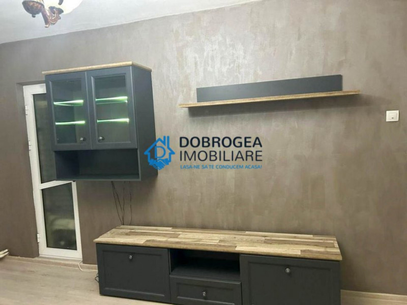 Zona E3, 3 camere, decomandat
