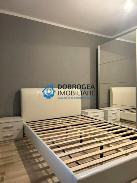 Zona E3, 3 camere, decomandat