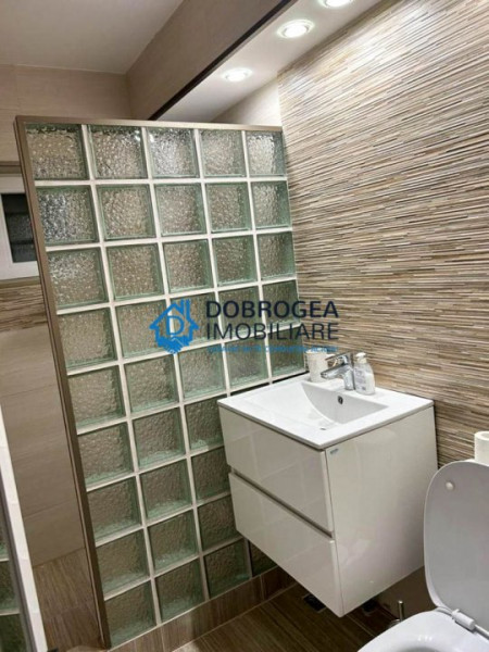 Zona E3, 3 camere, decomandat