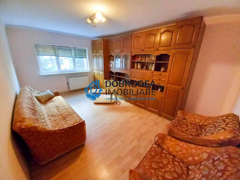 Zona E3, 3 camere, decomandat