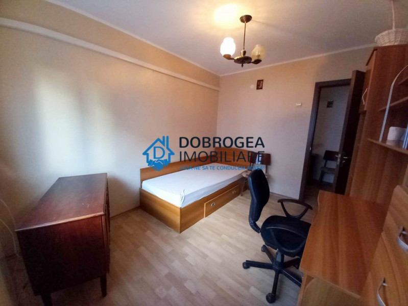 Zona E3, 3 camere, decomandat