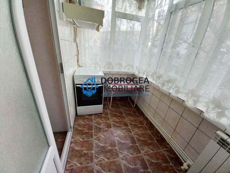 Zona E3, 3 camere, decomandat