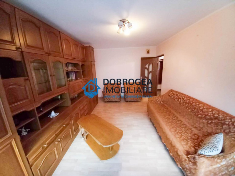 Zona E3, 3 camere, decomandat