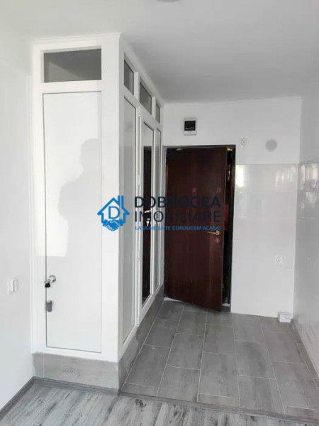 Vest -garsoniera, etaj 1, baie proprie, renovata complet