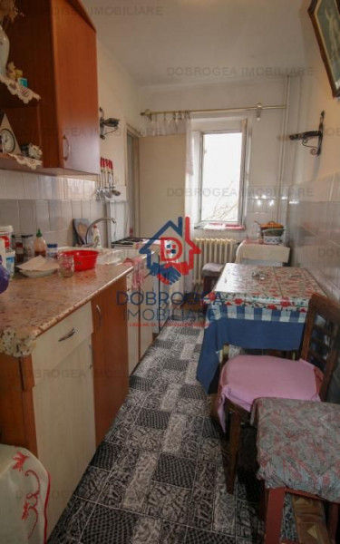 Apartament 4 camere, Et 2, Sabinelor, decomandat 84mp