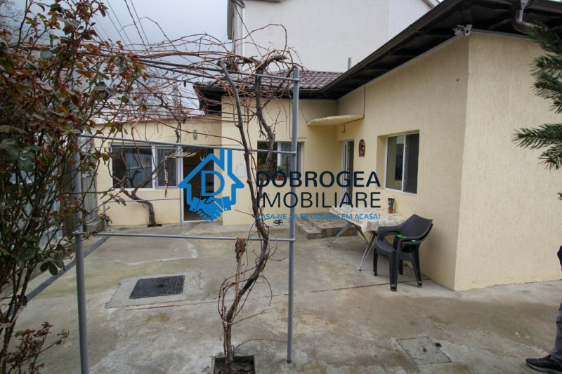 ZONA CENTRALA-CASA 2 CAMERE ,64 MP, TEREN 272MP, DESCHIDERE 14 ML.