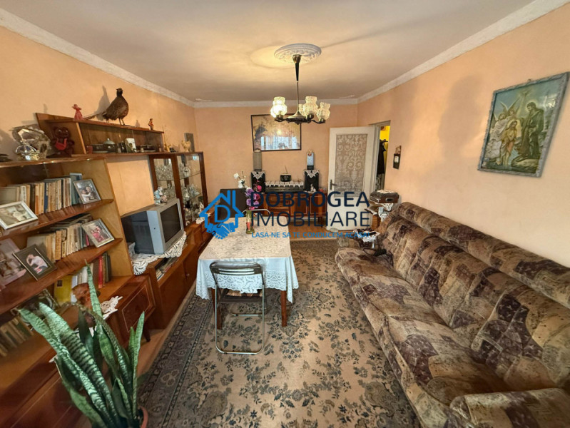 PACII- 3 CAMERE DECOMANDAT, ETAJ 1.