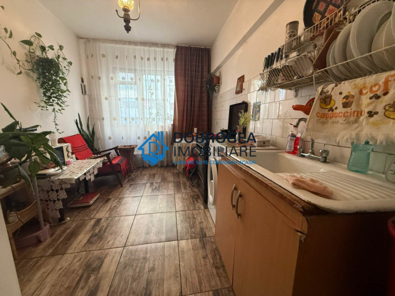 PACII- 3 CAMERE DECOMANDAT, ETAJ 1.