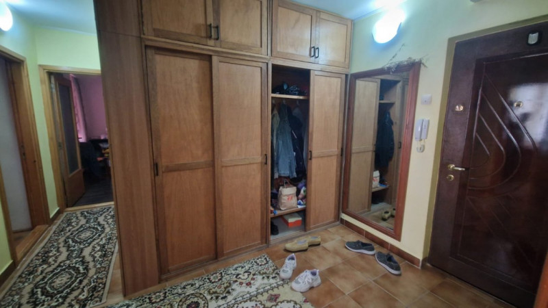 STRADA BABADAG -APARTAMENT 3 CAMERE DECOMANDAT, ETAJ 3,  85MP.