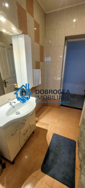 ZONA CENTRALA-CASA 3 DORMITOARE, DE INCHIRIAT.