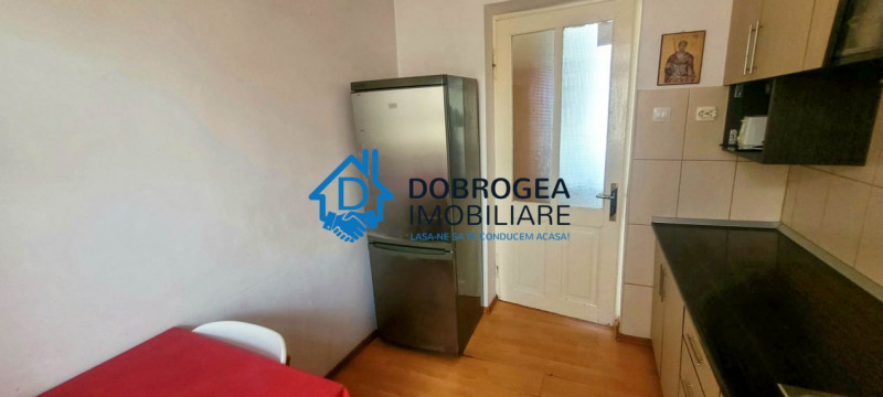 ZONA CENTRALA-CASA 3 DORMITOARE, DE INCHIRIAT.