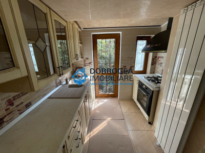  ZONA PECO- 3 CAMERE  MOBILAT SI UTILAT MODERN, GRADINA PRIVATA ,PARCARE