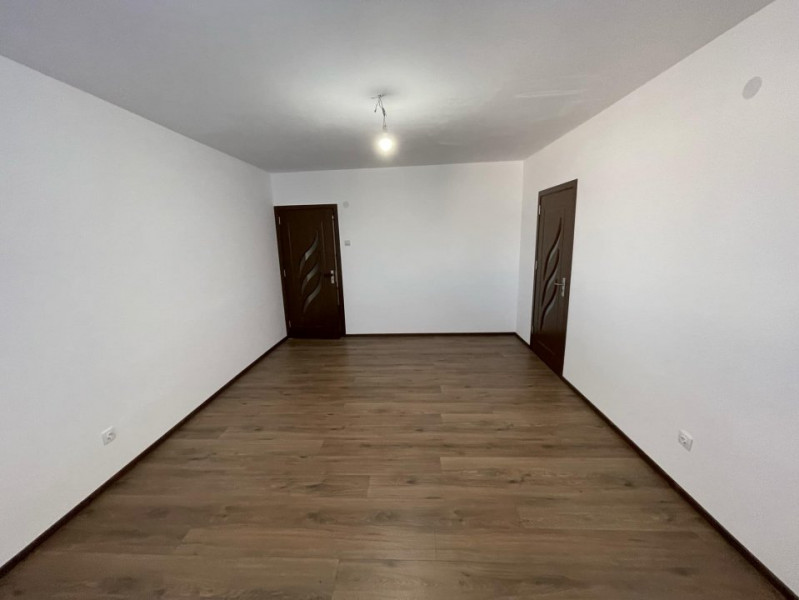 Strada Babadag, Piata Civica, 3 camere, renovat complet, 2 balcoane