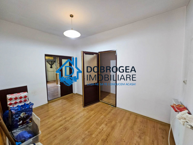 ZONA 23 AUGUST-CASA  6 CAMERE, TEREN 231 MP