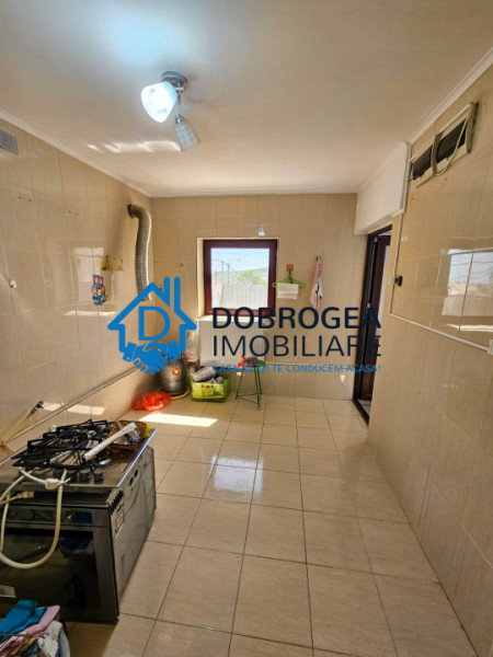 ZONA 23 AUGUST-CASA  6 CAMERE, TEREN 231 MP
