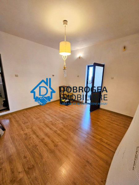 ZONA 23 AUGUST-CASA  6 CAMERE, TEREN 231 MP