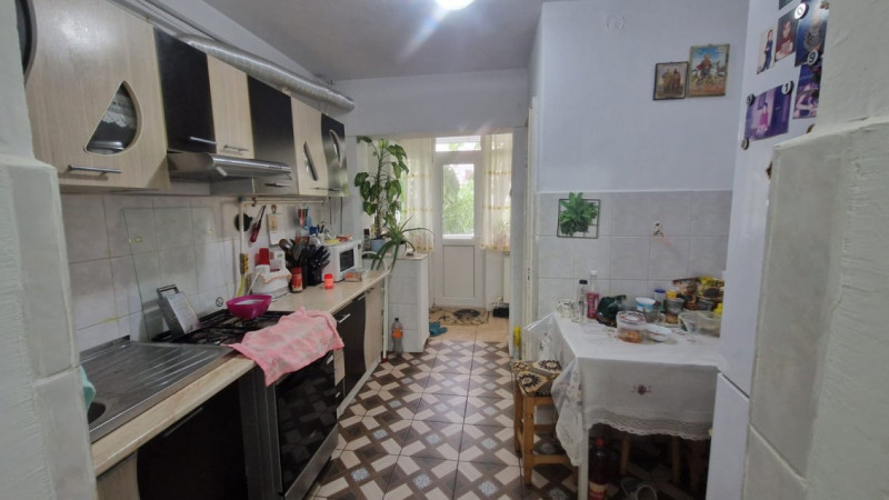 ZONA VARARIEI-APARTAMENT 2 CAMERE DECOMANDAT,ETAJ 3, CENTRALA GAZ