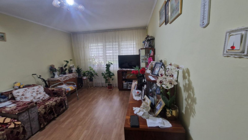 ZONA VARARIEI-APARTAMENT 2 CAMERE DECOMANDAT,ETAJ 3, CENTRALA GAZ