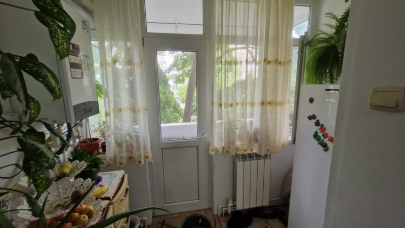 ZONA VARARIEI-APARTAMENT 2 CAMERE DECOMANDAT,ETAJ 3, CENTRALA GAZ