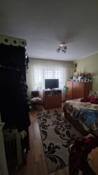 ZONA VARARIEI-APARTAMENT 2 CAMERE DECOMANDAT,ETAJ 3, CENTRALA GAZ