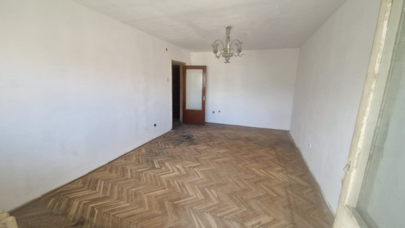 CENTRAL-  2 CAMERE DECOMANDAT,ETAJ 2, DE RENOVAT