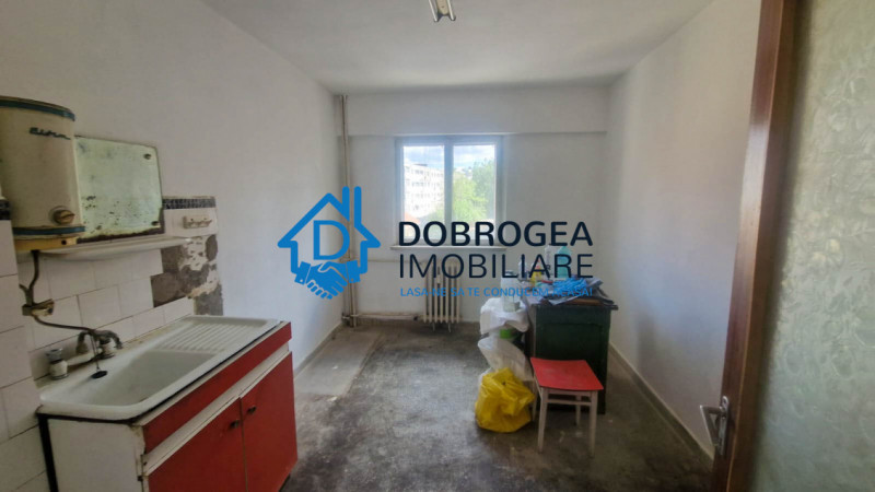 CENTRAL-  2 CAMERE DECOMANDAT,ETAJ 2, DE RENOVAT