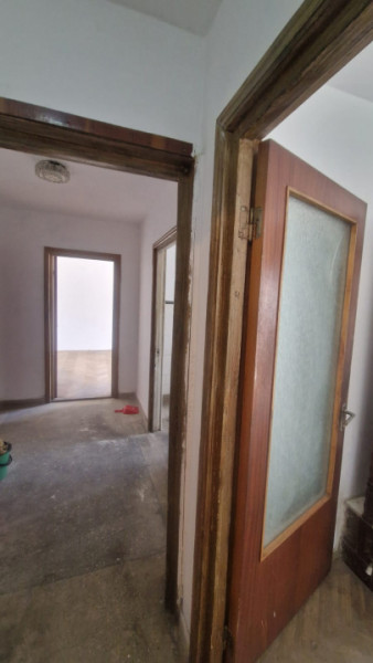 CENTRAL-  2 CAMERE DECOMANDAT,ETAJ 2, DE RENOVAT