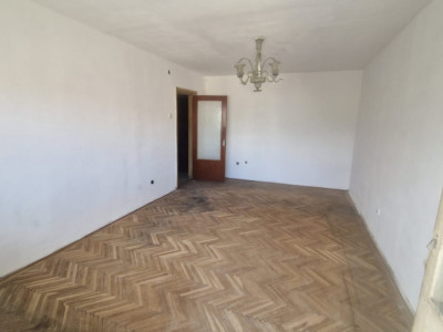 CENTRAL-  2 CAMERE DECOMANDAT,ETAJ 2, DE RENOVAT