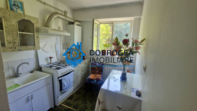 APARTAMENT 3 CAMERE DECOMANDAT , ETAJ 2, CENTRALA GAZ