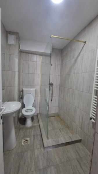 CENTRAL-  3 CAMERE , 6 PATURI  ,PARTER