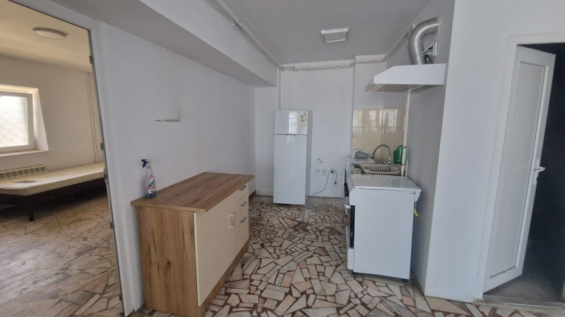 CENTRAL-  3 CAMERE , 6 PATURI  ,PARTER