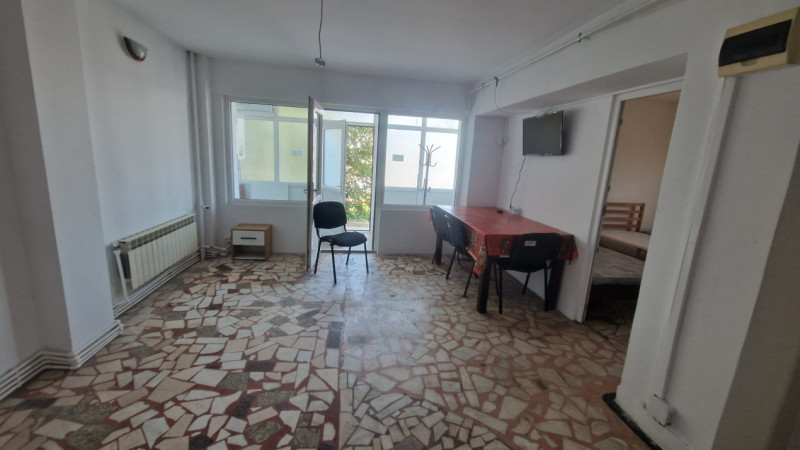 CENTRAL-  3 CAMERE , 6 PATURI  ,PARTER
