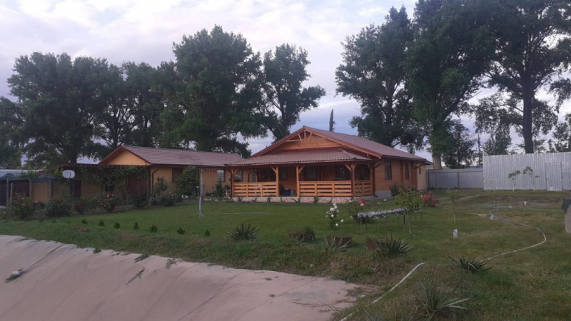 HORIA - 3 CAMERE ,SUPRAFATA 100 MP,TEREN 3000 MP CU DESCHIDERE LA LAC