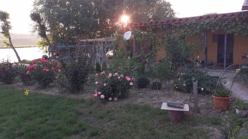 HORIA - 3 CAMERE ,SUPRAFATA 100 MP,TEREN 3000 MP CU DESCHIDERE LA LAC