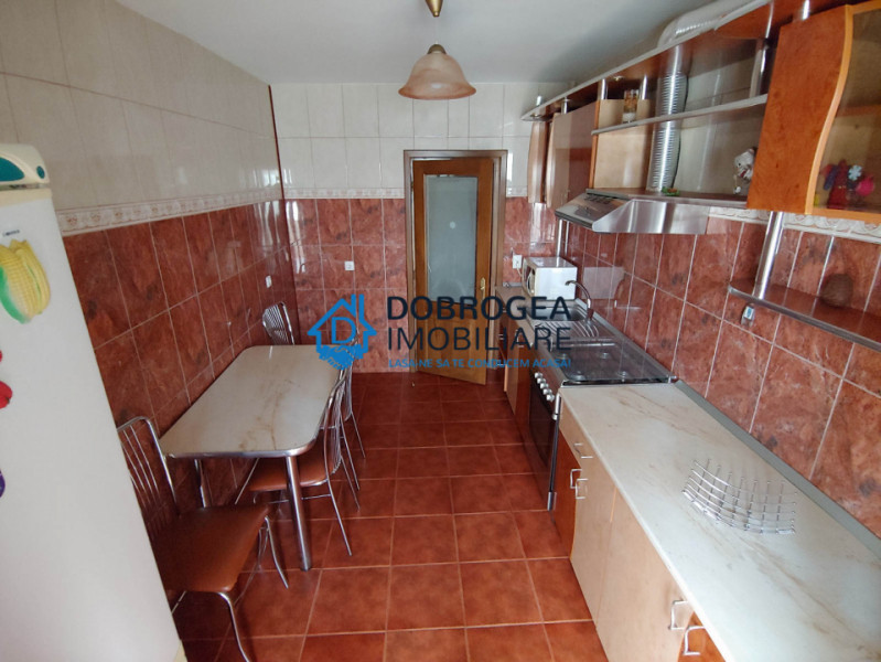 E3- 3 camere, decomandat, etaj 2, boxa intabulata