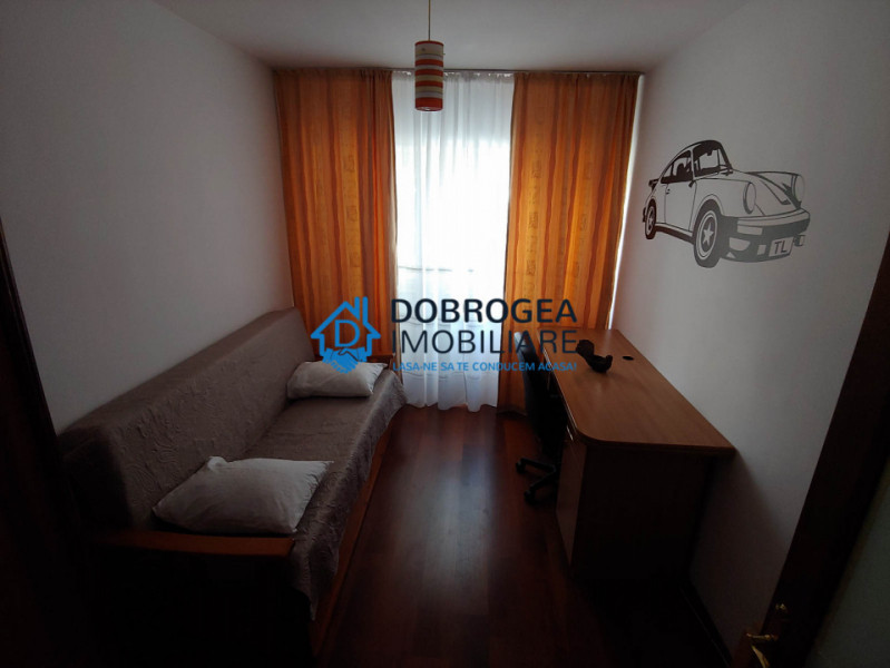 E3- 3 camere, decomandat, etaj 2, boxa intabulata