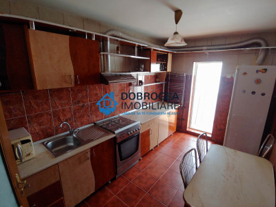 E3- 3 camere, decomandat, etaj 2, boxa intabulata