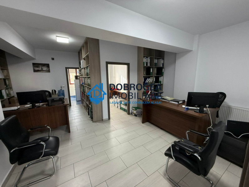 ZONA ROSA - 3 camere, 80 mp, ideal birouri, etaj 2, parcare privata
