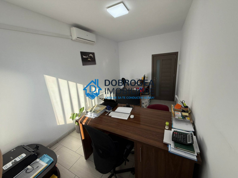 ZONA ROSA - 3 camere, 80 mp, ideal birouri, etaj 2, parcare privata