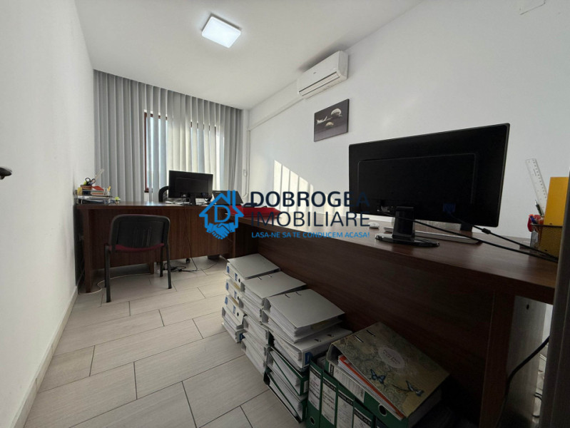 ZONA ROSA - 3 camere, 80 mp, ideal birouri, etaj 2, parcare privata