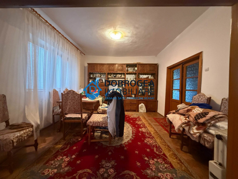 Casa batraneasca 229 mp + teren 675 mp, deschidere stradala 15,8 ml