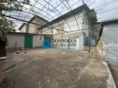 Casa batraneasca 229 mp + teren 675 mp, deschidere stradala 15,8 ml