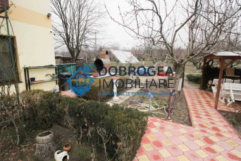 9 Mai -Camere de inchiriat pentru muncitori in vila, 9 camere, iesire la lac